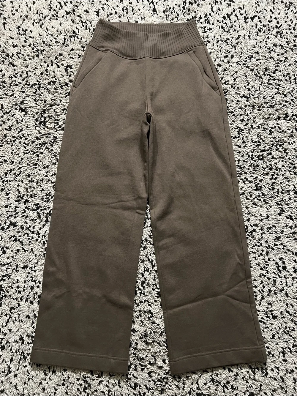 Alo Yoga Serenity Wide Leg Sweatpants Brown Cozy Comfortable Women’s Athleisure
